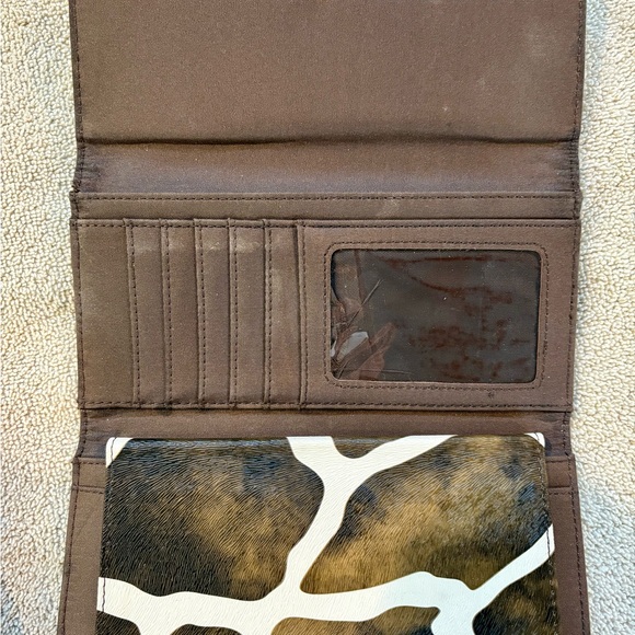 Dooney & Bourke Giraffe Print Shoulder Bag with Wallet - Picture 10 of 11